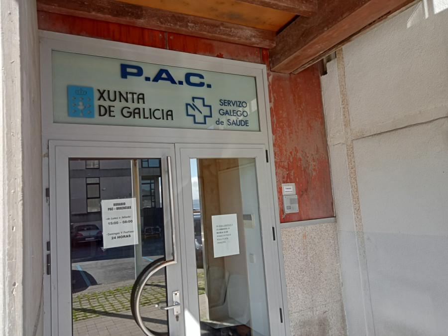 Un individuo agrede a un hombre en el rostro a la entrada de un pub de la movida nocturna de Ribeira