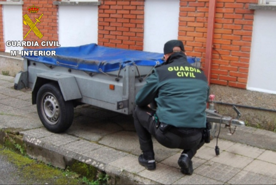 Investigan a un hombre por llevarse un remolque estacionado en una área de servicio de la AP-9, en Portas