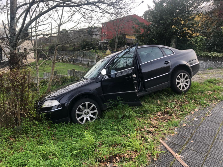 Un conductor resulta herido en un accidente de tráfico en la cuesta de Espiñeira, en Boiro