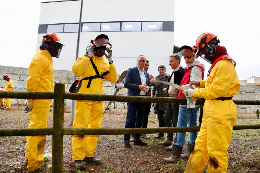 Eurotec, en Sanxenxo, forma a doce personas como auxiliares de mejora  y conservación de montes