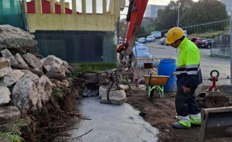 El Concello de O Grove habilita una nueva la entrada y salida del aparcamiento de Entrehortas mientras continúan las obras