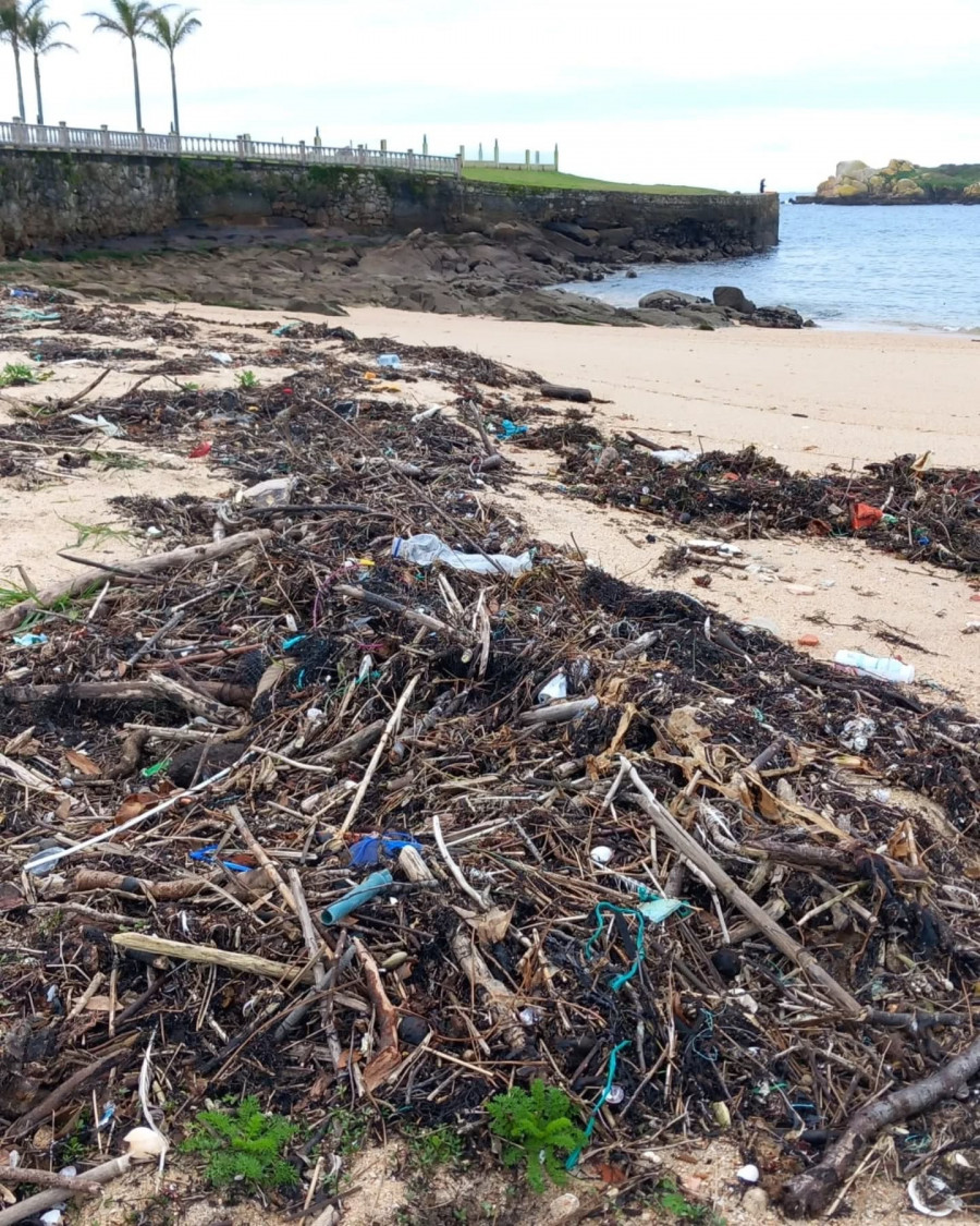 Convocan una limpieza colaborativa de playas en Ribeira