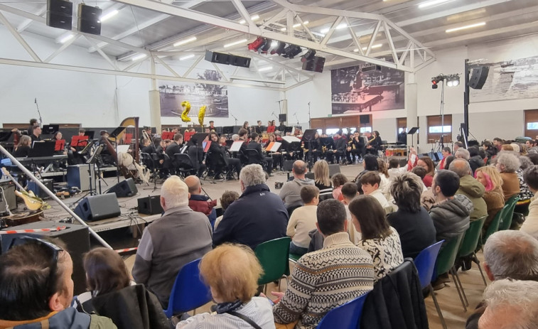 Lleno en el concierto por los veinte años del Conservatorio cambadés