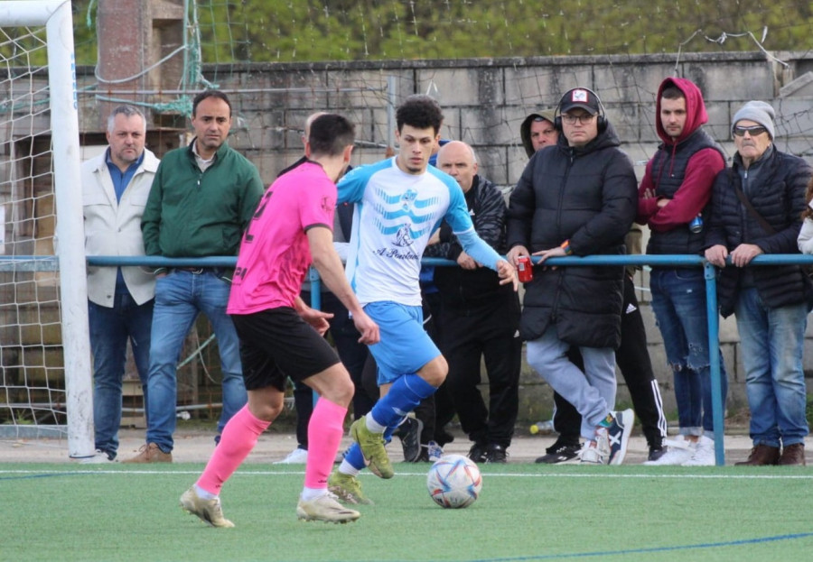 El Cidade de Ribeira refuerza sus filas con la mente en el play-off