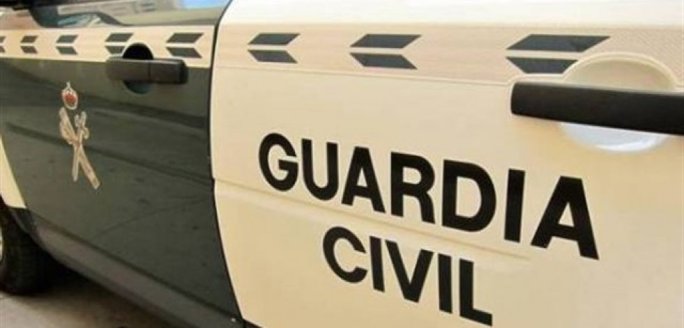 Detenido en Vigo al agredir con un tenedor a su madre tras discutir por un bote de perejil