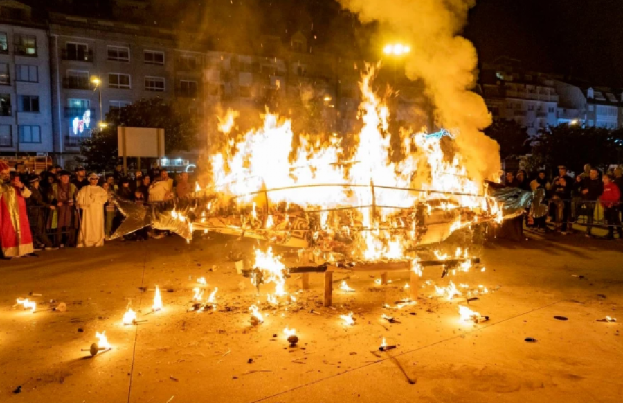 Restricciones de tráfico y cortes puntuales al paso de la procesión del entierro de la sardina en Portonovo