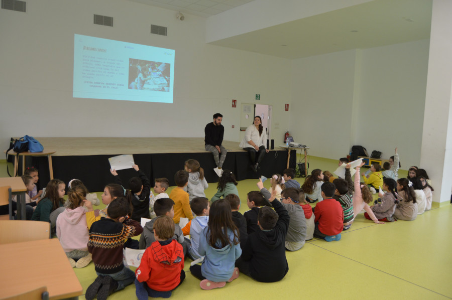 El programa Exploramentes da sus primeros pasos en el CEIP Cruceiro de Vilalonga