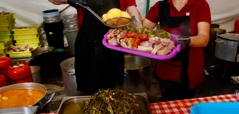 El Lacón calentó los estómagos en Cuntis, que certifica el éxito de su fiesta gastronómica