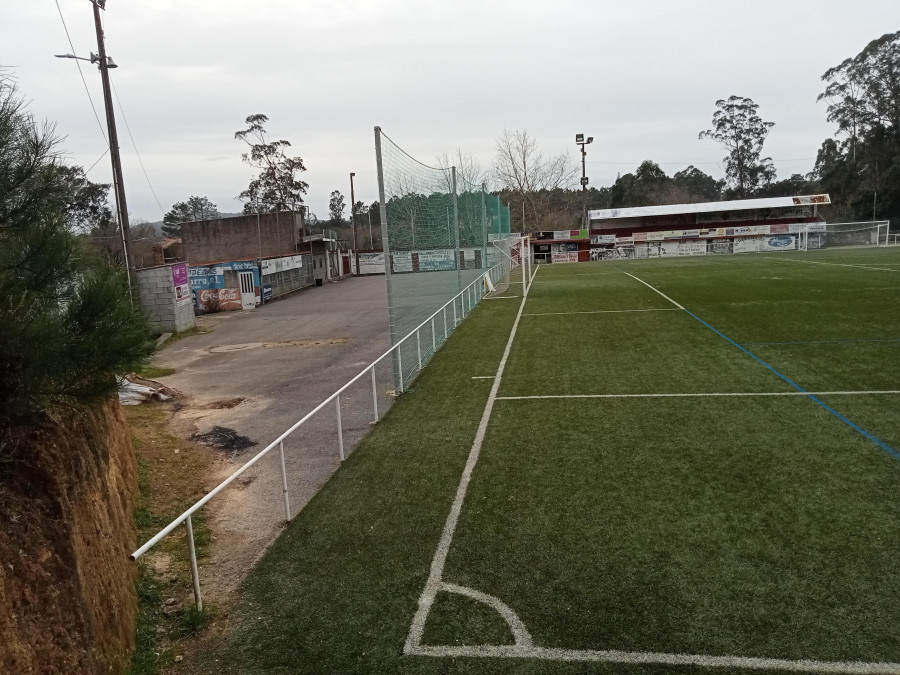 Excluida una de las siete ofertas para construir los nuevos vestuarios del campo de fútbol de Oleiros al exceder un 15% su presupuesto inicial