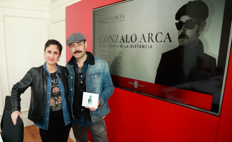 Gonzalo Arca arranca en el Salón García su gira de su último disco “Ni el tiempo ni la distancia”