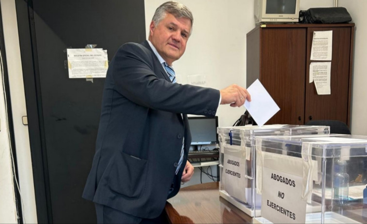 Abogacía por el cambio logró el 67% de los votos en la mesa electoral de Ribeira, pero no evitó la reelección de Pérez-Cepeda como decano