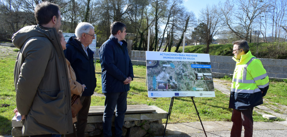 Augas supervisa los trabajos de prevención de inundaciones en los ríos Valga y Louro