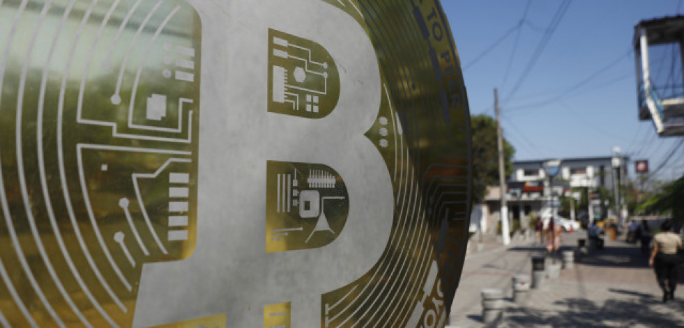 La Policía Nacional alerta sobre estafas en inversiones con criptomonedas en Galicia