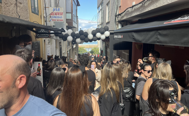 La Rúa dos Viños de Portonovo se abarrota a causa de la Festa do Jato