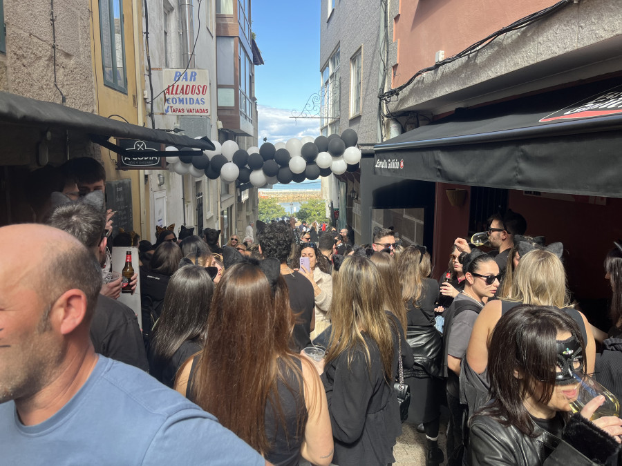 La Rúa dos Viños de Portonovo se abarrota a causa de la Festa do Jato