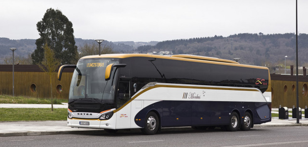 Un autobús sin frenos se empotra contra la estación de Pontevedra