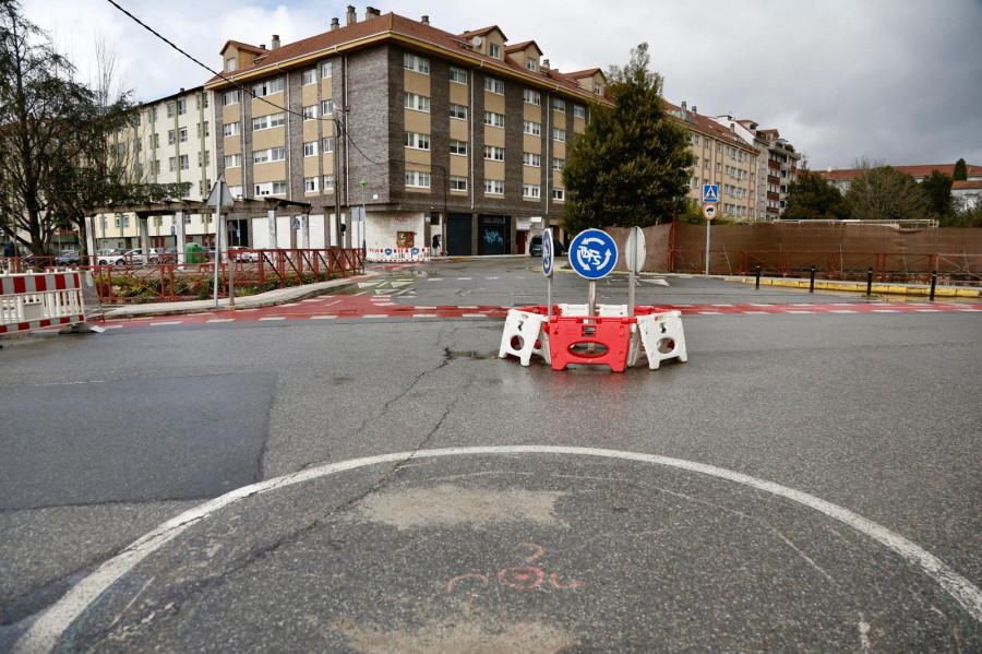 Reorganizan la rotonda de A Laxe tras registrarse varios accidentes por la falta de visibilidad