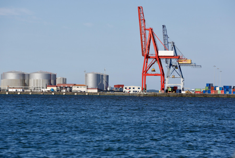 Una avería en el Puerto de Vilagarcía deja sin agua a la zona de almacenes