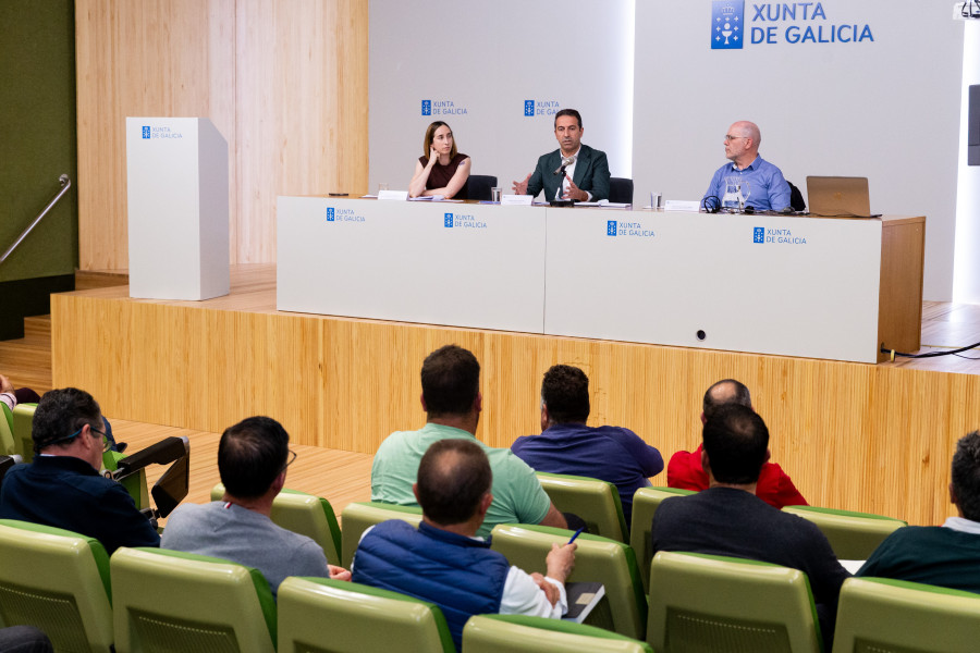 Villares pide la agrupación del sector bateeiro y aumenta en 50 las cuerdas recolectoras de mejilla