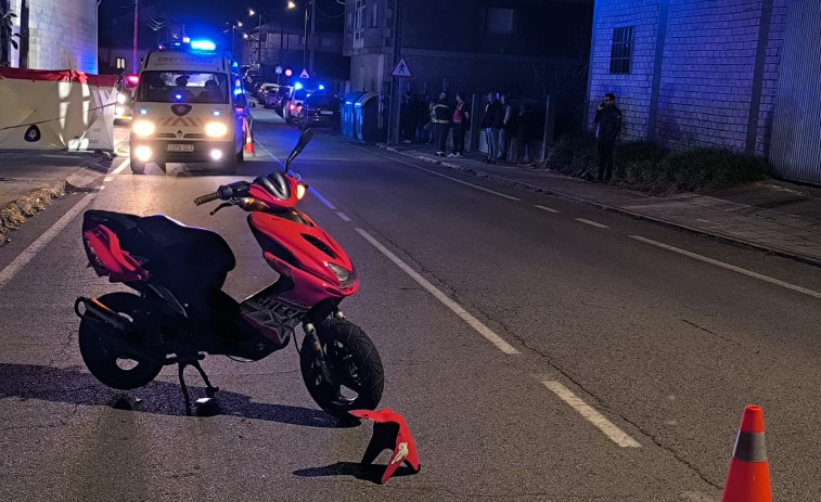 Fallece un menor en Cambados al estrellarse contra un poste tras una salida de vía