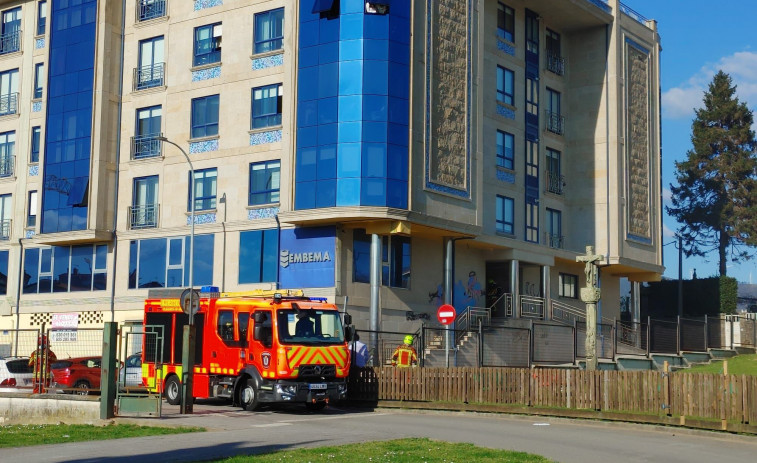 Un pequeño incendio en un portal de un local vacío cerca de Fexdega moviliza al servicio de Emerxencias de Vilagarcía