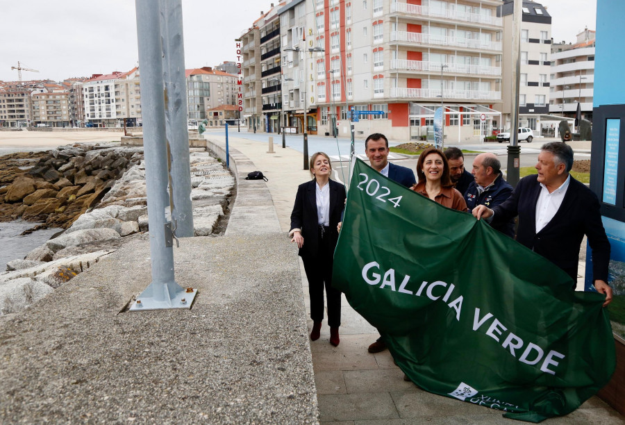 Sanxenxo refrenda el reto del turismo sostenible al renovar la bandera verde