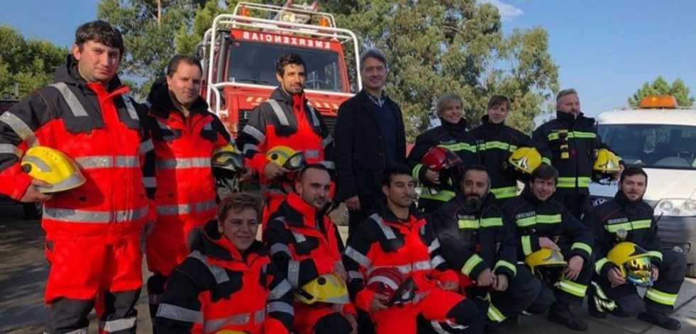 Un incendio calcina parte del mobiliario de la cocina de una vivienda en O Grove