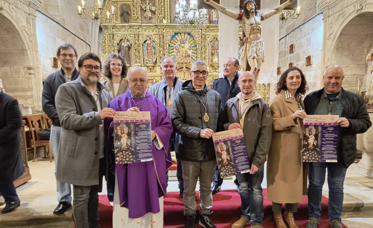 Rianxo estrena su Semana Santa con la imposición de las medallas a los cofrades