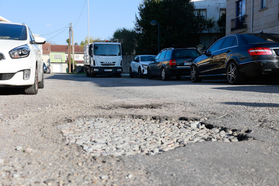 Vecinos de la Rúa Rosaleda denuncian la difícil convivencia con empresas del lugar por el tránsito de camiones