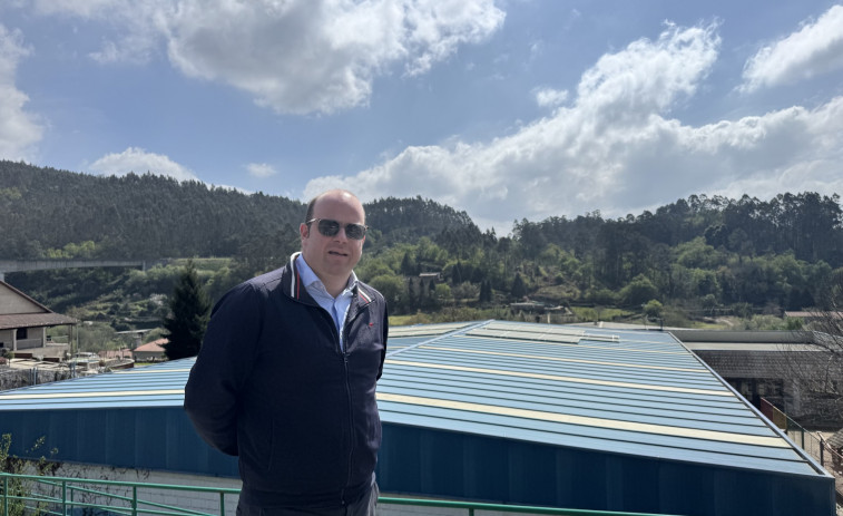 Las placas solares de la piscina municipal de Caldas ya arrojan resultados positivos en el ahorro