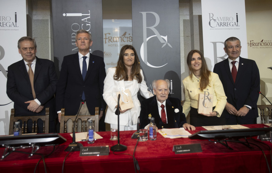 La palmeirana Manuela Gago recibe el premio Ramiro Carregal de oncología