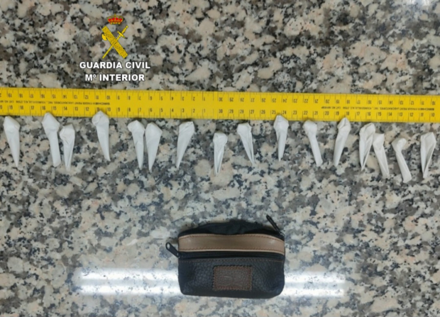 La Guardia Civil de Sanxenxo intercepta a un vecino de Cambados por posesión de cocaína
