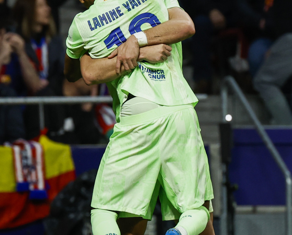 MADRID, 02/04/2025.- Los jugadores del FC Barcelona, Ferrán Torres y Lamine Yamal, celebran el primer gol de su equipo durante el encuentro correspondiente a la vuelta de las semifinales de la Copa d