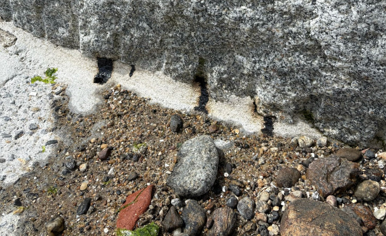 El problema de hidrocarburos persiste en el litoral de A Ribeiriña