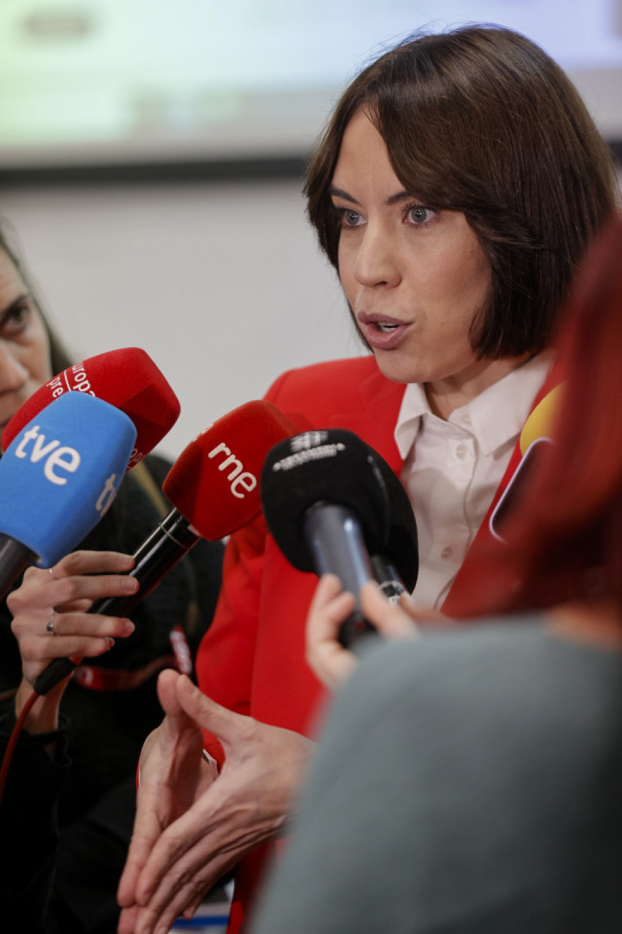 El Gobierno insta a Feijóo a elegir: "O con Vox o con Europa, o con Vox o con el pueblo"