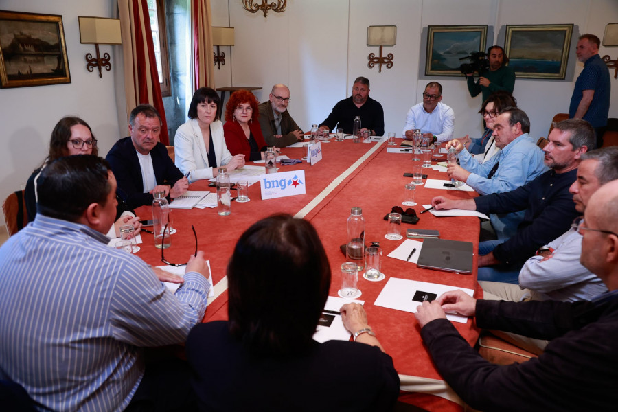 La crisis de los aranceles y su efecto sobre el sector del vino llevan a Pontón y Besteiro a Cambados