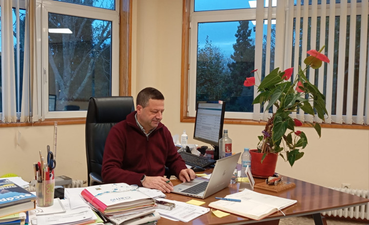 El alcalde de Cuntis anima a los desempleados a utilizar el servicio de orientación laboral