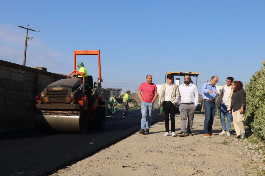 El Concello de Ribeira finaliza las obras  de pavimentación en la rúa do Colexio