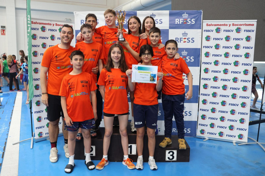 El Club Acuático Umia hace historia al proclamarse campeón femenino infantil