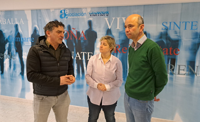 La Asociación de Empresarios de Ribeira y la plaza de abastos se alían a favor del comercio