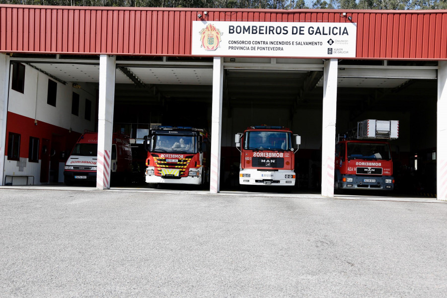 Sofocan un fuego declarado en la caseta de cajas eléctricas del campo de A Senra
