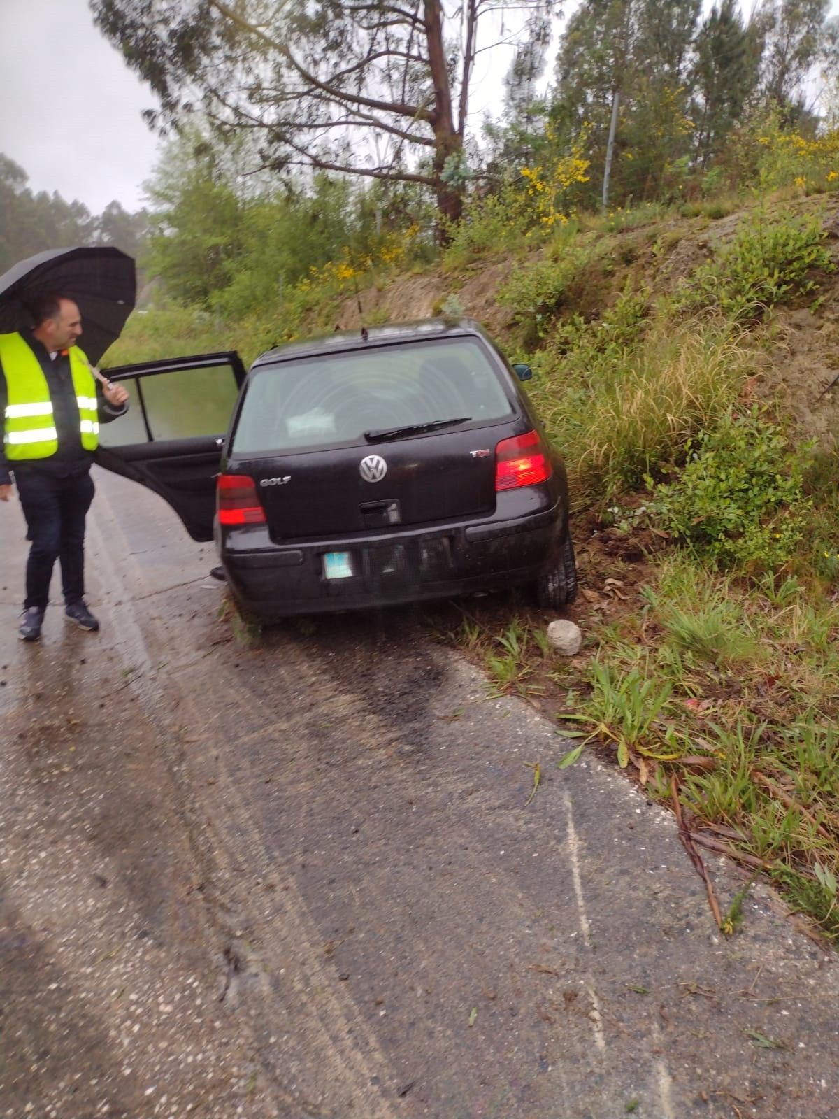Accidente en Rianxo @ Consorcio Provincial Contraincendios e Salvamento A Coruu00f1a (2)