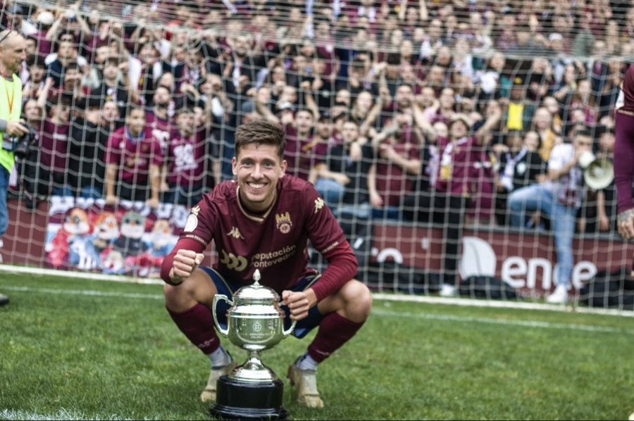 Un ascenso con sabor arousano: Javi Fontán sella una brillante temporada con el Pontevedra