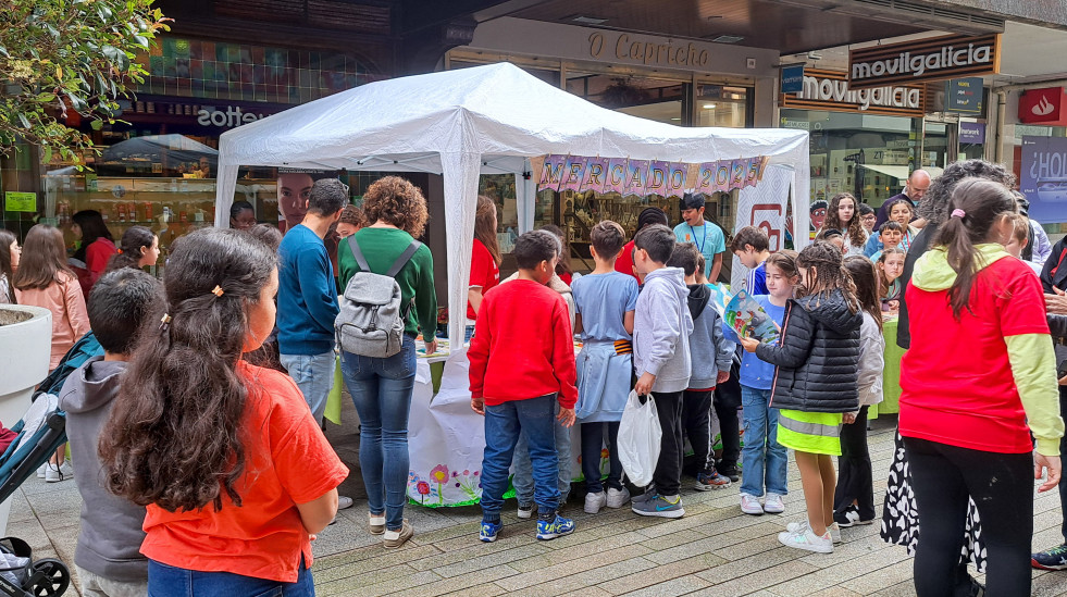 Alumnado ribeirense recolecta media tonelada de alimentos en su mercado solidario
