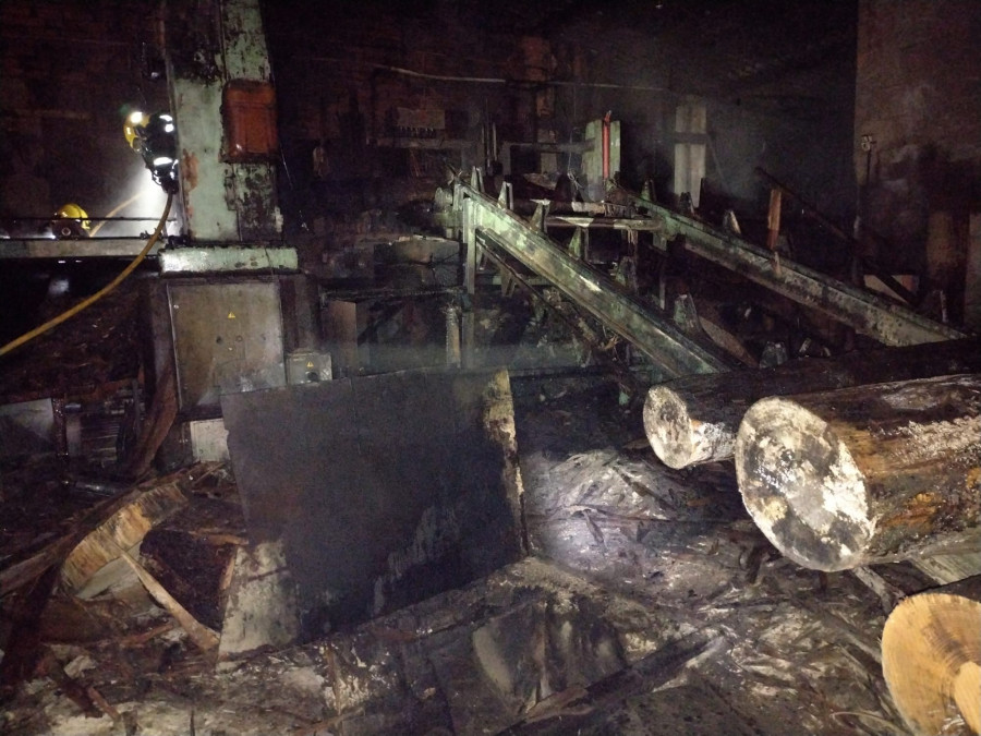 Incendio en un aserradero en el lugar de Regueiro