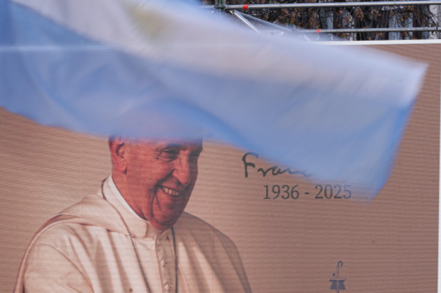 Argentina despide a Francisco con una emotiva misa ante miles de personas