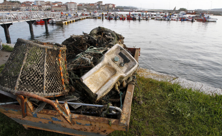 Portos autoriza la instalación de un contenedor de basura marina en el puerto de Tragove