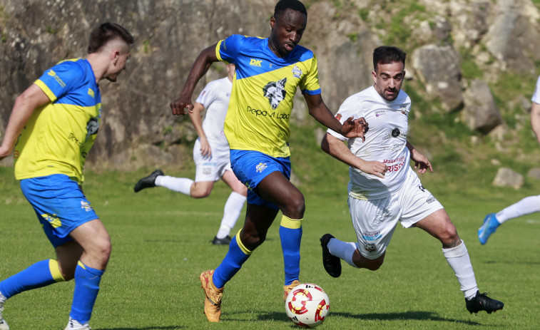 El Cambados vence al Arnoia en casa y sigue a las puertas del play-off