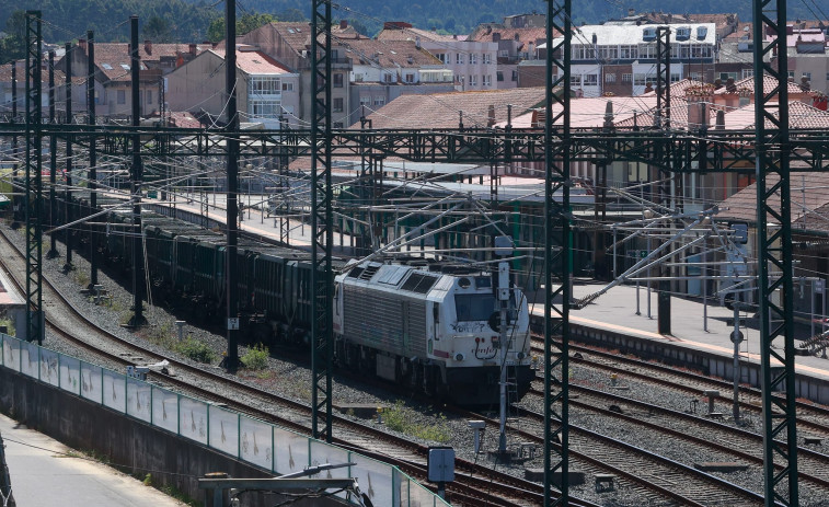 Renfe suspende todos los servicios de tren en Galicia y pide a los viajeros que no acudan a las estaciones