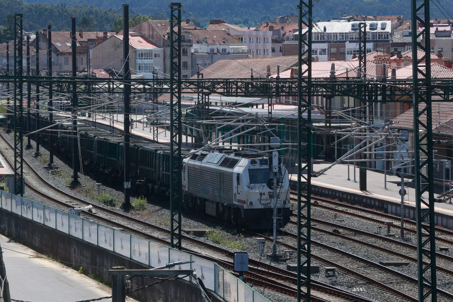 Renfe suspende todos los servicios de tren en Galicia y pide a los viajeros que no acudan a las estaciones